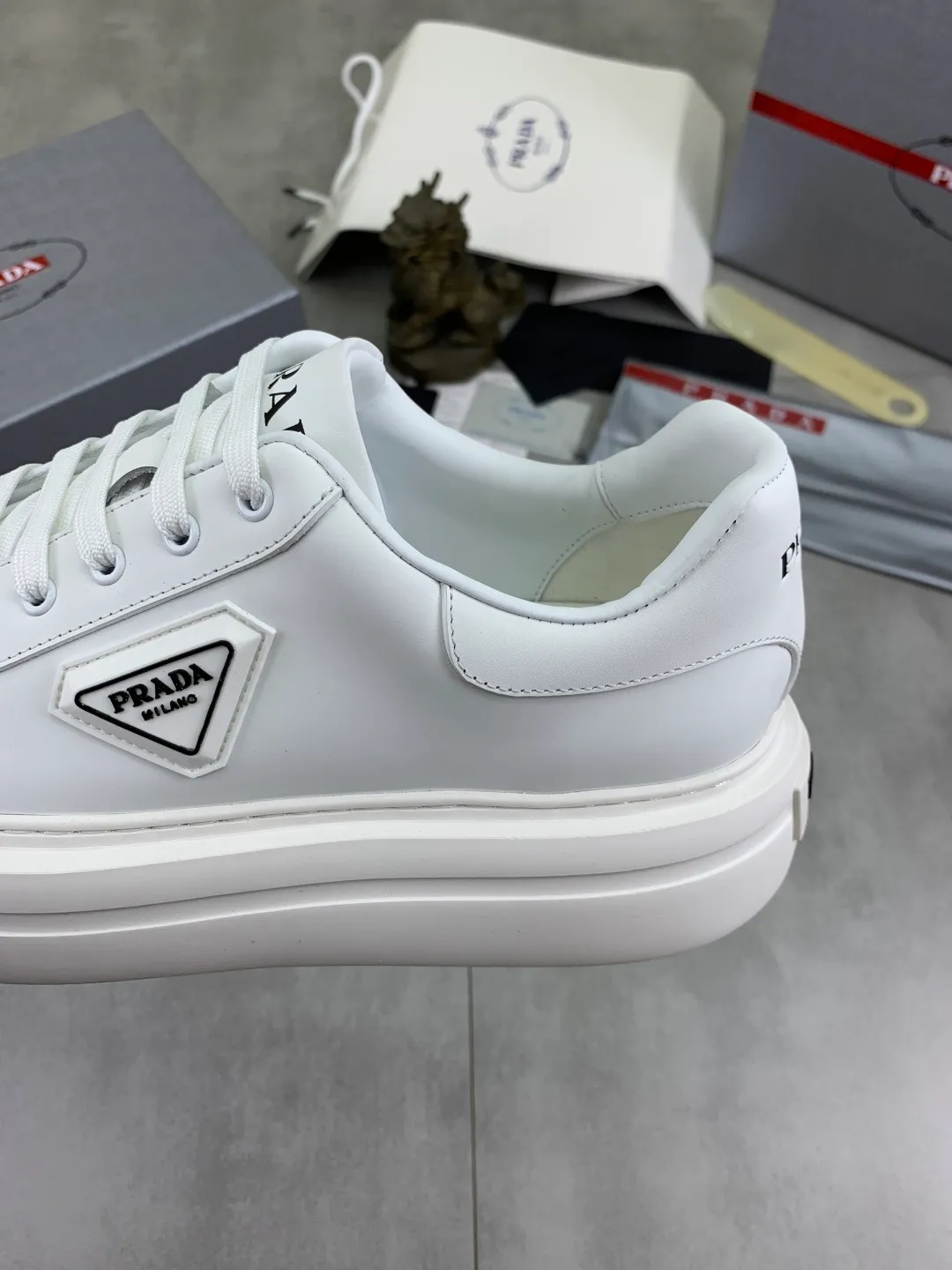 Men's shoes 💰P560💰[New style] popular models are on the official website, 🆘 Trendy brand (Prada) mainly promotes popular models, avant-garde and versatile fashion men's shoes private version mold opening, cowhide surface splicing 1:1.. Fashionable and simple, original imported cowhide lining cowhide feet; the atmosphere and personality are more fashionable, eye-catching and pursuing class. It will subvert the old idea and be a must-have for fashionistas with you! Must keep it for yourself! Tall and comfortable, large and low, high-end quality workmanship. Number of yards: 38-45 4️⃣optional.
